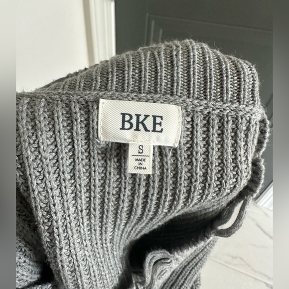 BKE Grey Distressed Sweater Tank Top - Picture 4 of 7